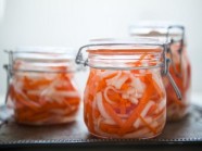 Hướng dẫn cách muối củ cải cà rốt chua ngọt