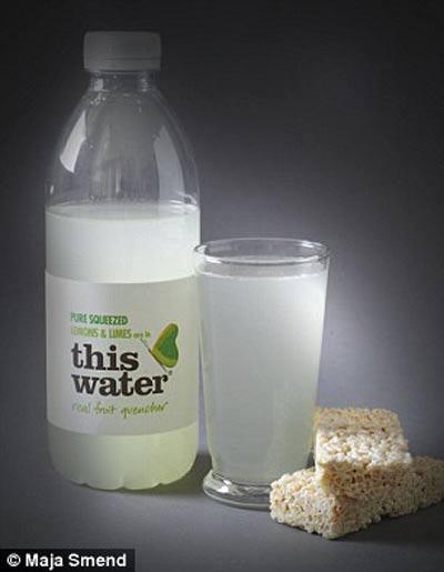 Lượng đường trong chai nước chanh này tương đương 2 cái bánh gạo (21,3g đường).