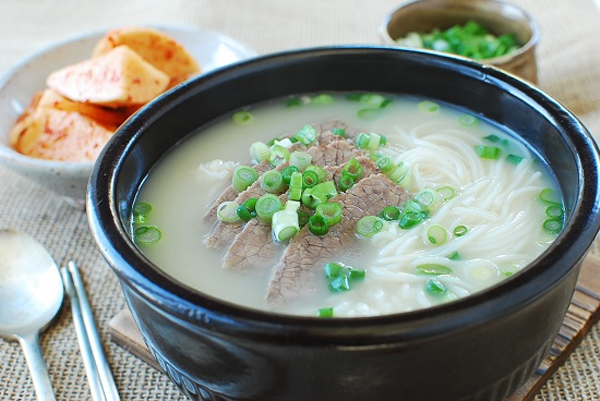 Seolleongtang (canh bò)