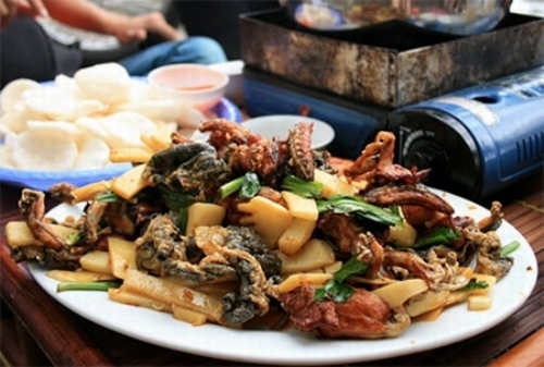Lẩu ếch Ngân Béo ven hồ Trúc Bạch