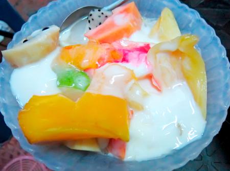 Hoa quả dầm phố Lê Thanh Nghị