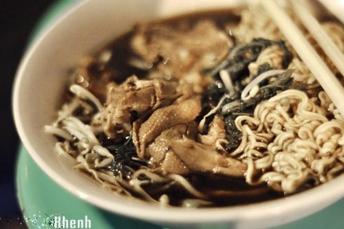 Mì gà tần phố Lương văn Cam