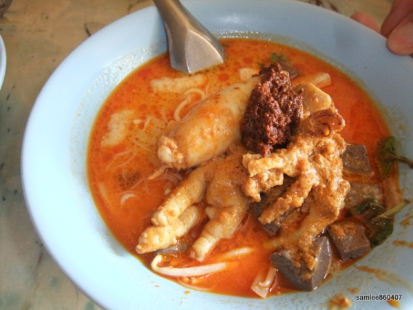 Chân gà nấu cà ri