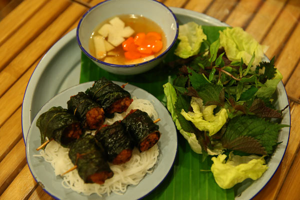 Bún chả lá xương sông hấp