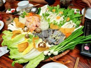 Món lẩu ‘gà ác kết đôi gà đồi’ 1
