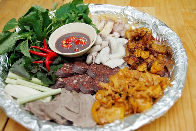 Ngất ngây với mẹt heo rừng ở Quán Đêm 2