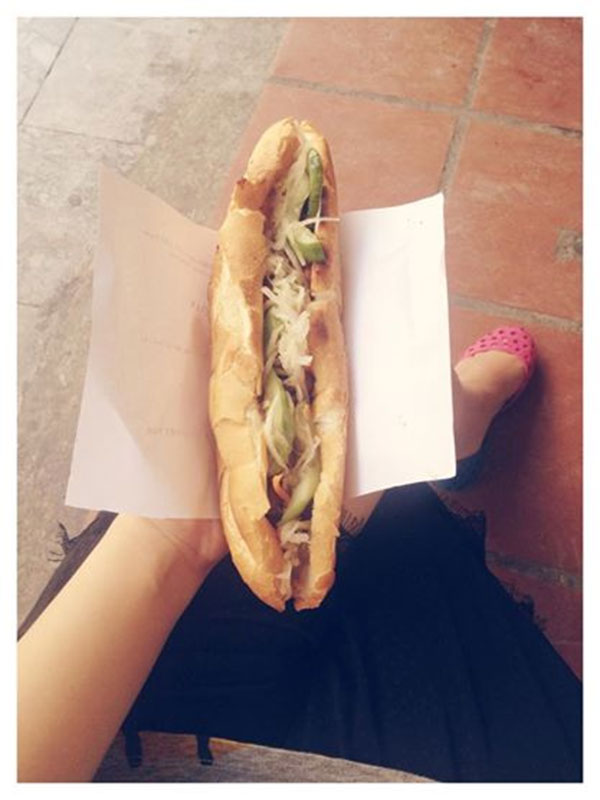 Bánh mì kẹp thịt nướng