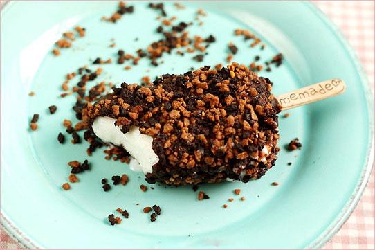 Bí quyết của món kem bọc chocolate