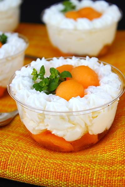 Cách làm Kem sữa chua vị dưa
