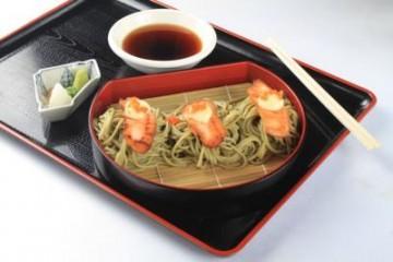 Salad gà chiên sốt teriyaki