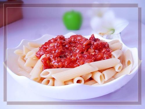 Ăn Nhẹ Với Mỳ Ống Thịt Bò Sốt Cà Chua Tươi