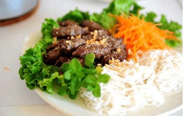 Bún bò nướng sả đơn giản, hấp dẫn