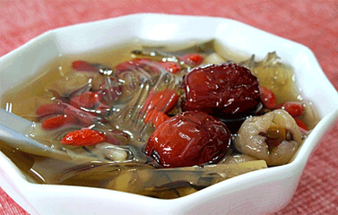 Món ngon mùa hè: Chè rau câu, táo, nhãn