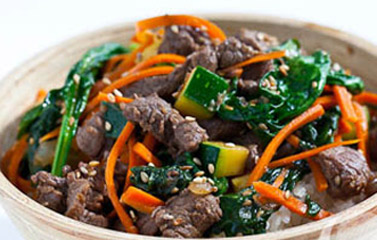 Thứ 2 đổi món với thịt bò xào bí xanh rau cải