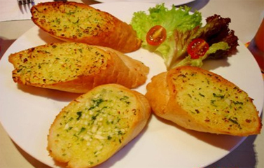 Đầu tuần ăn sáng với Bánh mì nướng tỏi