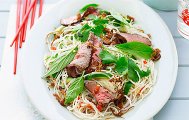 Ngon, lạ miệng với Salad thịt bò kiểu Thái