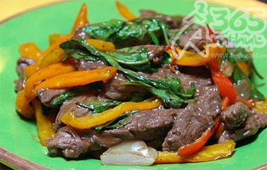 Lạ miệng với món Bò xào húng quế