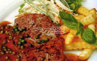 Bò bít tết xốt tiêu xanh