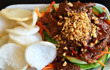 Lạ miệng với Gỏi bò tái me