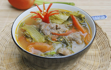 Canh dưa cải chua và thịt bò