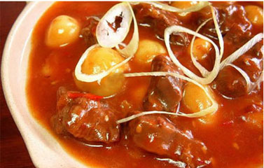 Bữa trưa lạ miệng với canh thịt bò khoai tây