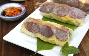 Lạ miệng với bò bía lạp xưởng