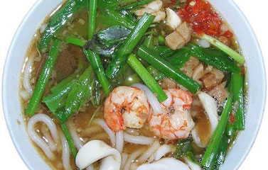 Thưởng thức mắm bò hóc của đồng bào Khmer