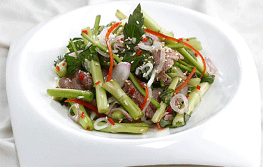 Đầu tuần vào bếp trổ tài món gỏi rau cần thịt bò ngon