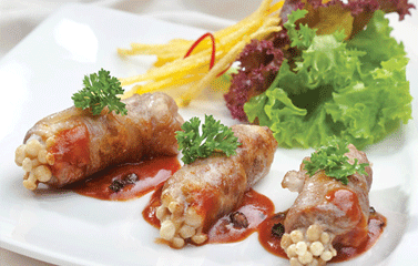 Bò cuộn nấm xốt tiêu