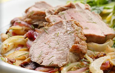 Thịt thăn heo nướng củ thì là