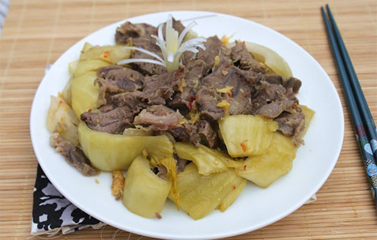 Thịt bắp bò trộn dưa cải chua