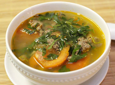 Trưa nay nấu canh thịt bò lá lốt với tôm xào