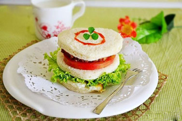 Làm sandwich bò nhanh cho bữa sáng