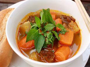 Đầu tuần đổi món với bò kho cà rốt