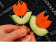 Làm hoa tulip nhỏ xinh từ cà rốt 3