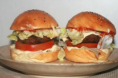 Bữa trưa ngon, nhanh với Hamburger bò