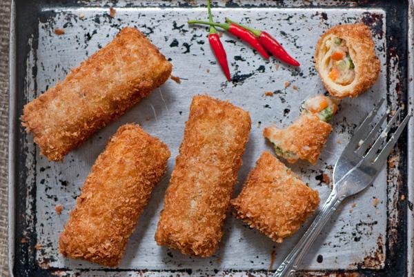 Giòn tan nem bột mì cuộn thịt gà