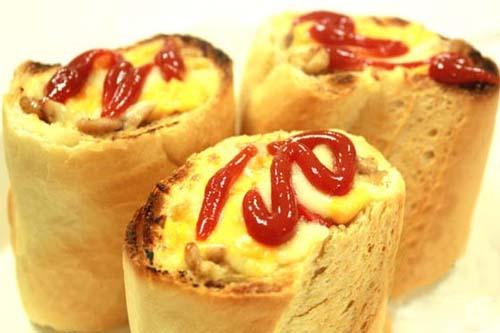 Háo hức làm món bánh mỳ nướng nhân thịt