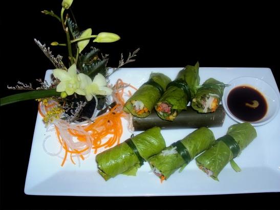 Làm món bò cuốn lá cải