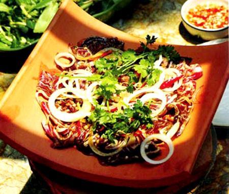 Món ăn độc đáo, lạ miệng: Thịt bò nướng ngói