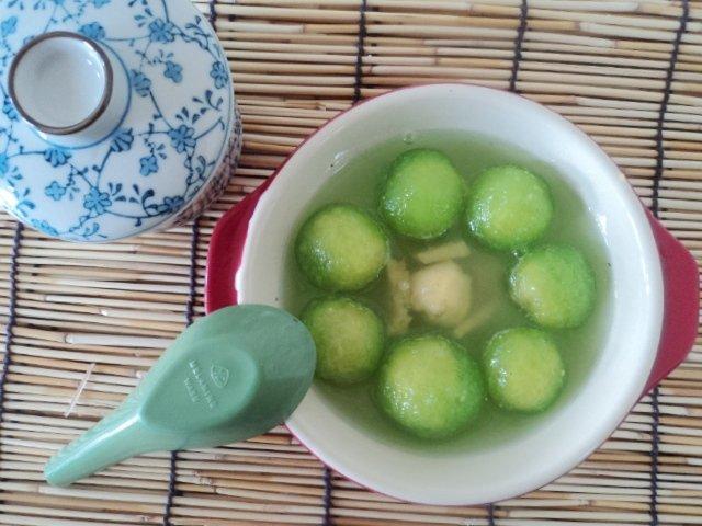 Món lạ nấu chè bột báng lá dứa đậu xanh