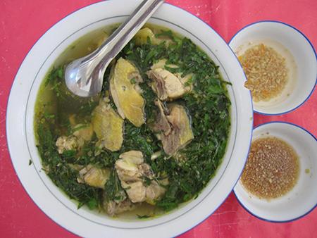 Món ngon Bến Tre: Thịt gà nấu canh lá cách