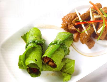 Món ngon bữa tối: Bò cuốn lá cải chấm mù tạt