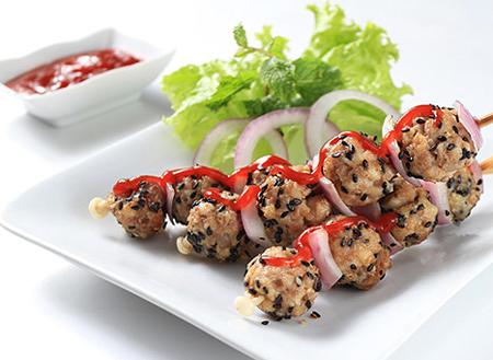 Món ngon, lạ: Thịt gà viên nướng mè đen