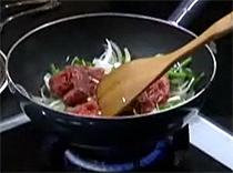 Nui xào bò thơm ngon