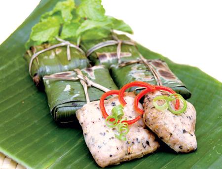Thưởng thức món chả ốc nướng lá chuối