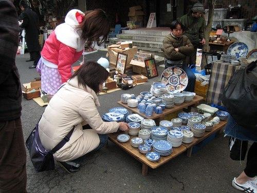 di-20090228-203446-jingumae-flea-market-