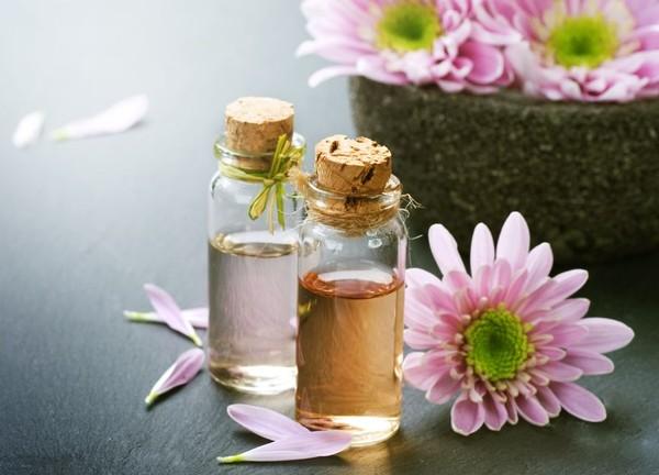 Dưỡng da, chống thâm quầng mắt và xóa rạn da... với dầu dừa 1