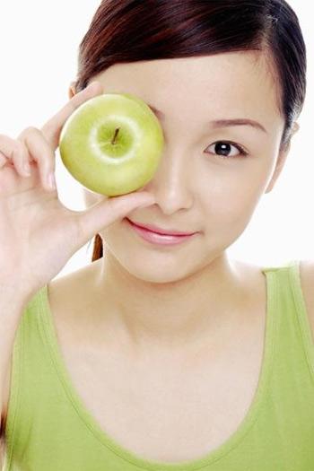 Cách trị mụn đầu đen từ hoa quả thiên nhiên 