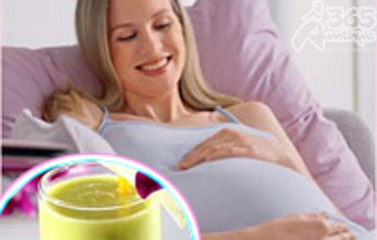 Sinh tố chuối, bơ, kiwi trị táo bón cho bà bầu